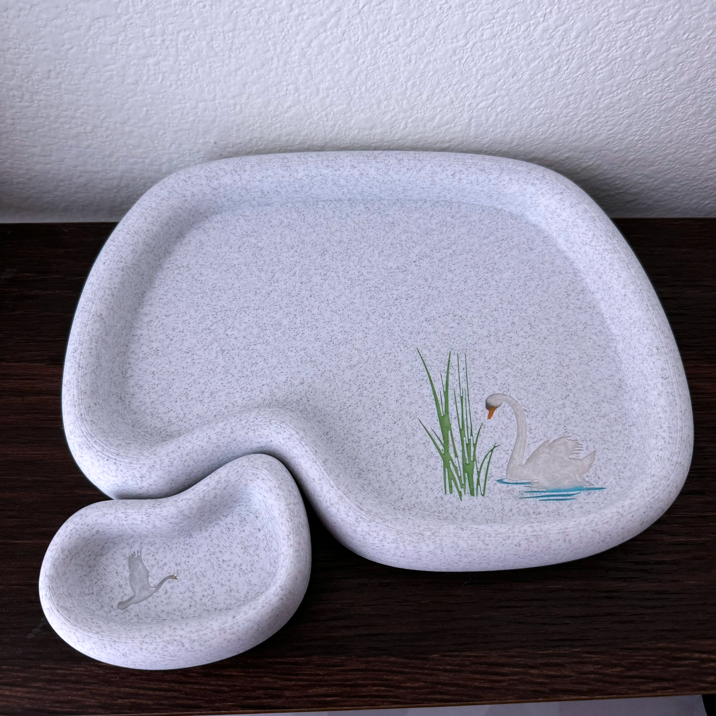Bathroom organization tray and ring dish with resin colored swan design, organic, minimalistic, modern design, marble textured.