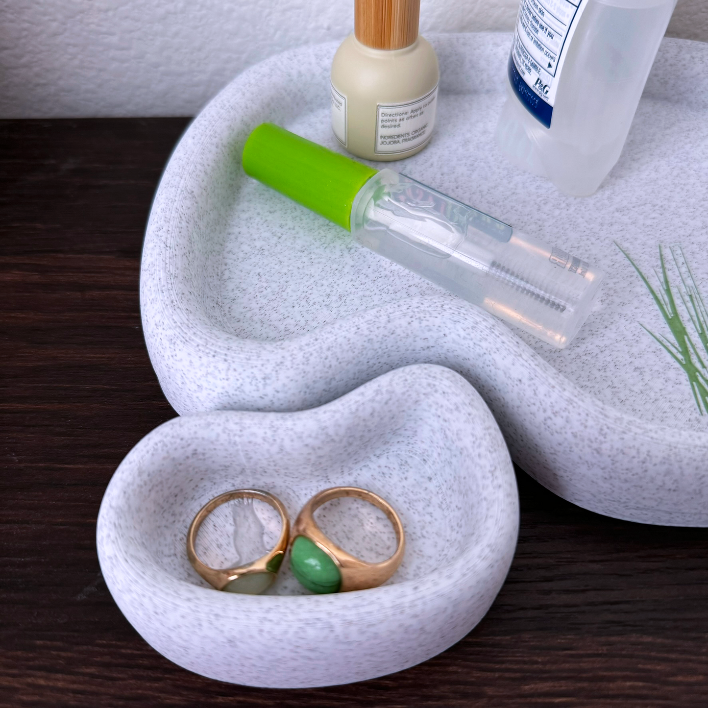 Bathroom organization tray and ring dish with resin colored swan design, organic, minimalistic, modern design, marble textured.